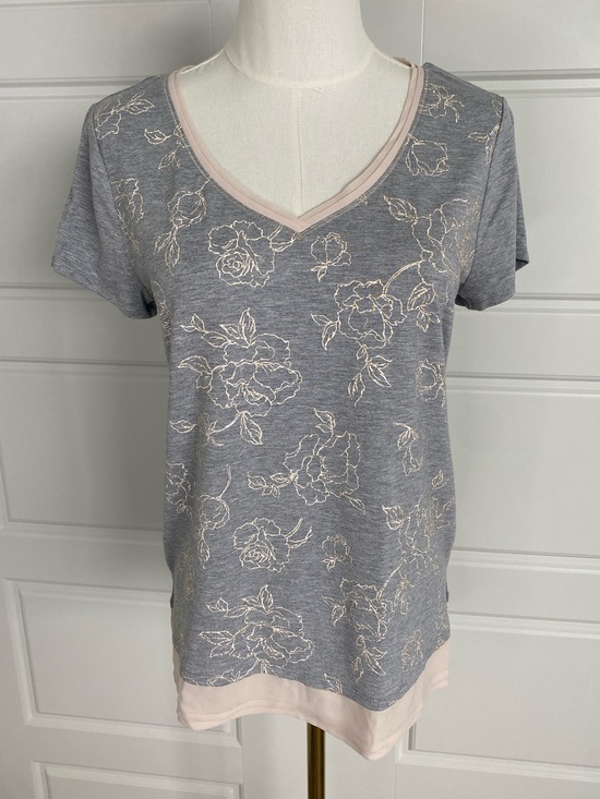 White House Black Market Tops - WHBM NWT Glitter Floral Layered V Neck Tee Gray XS
